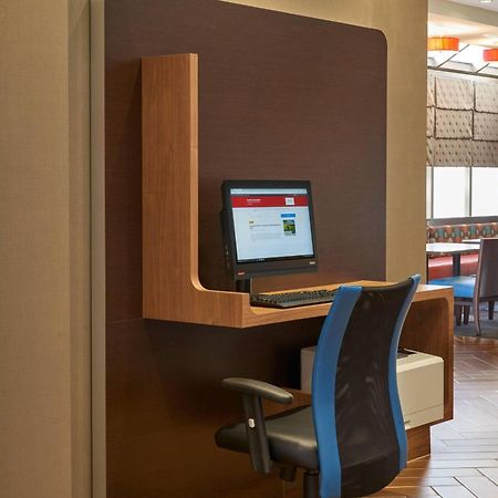 Towneplace Suites By Marriott Windsor Bagian luar foto