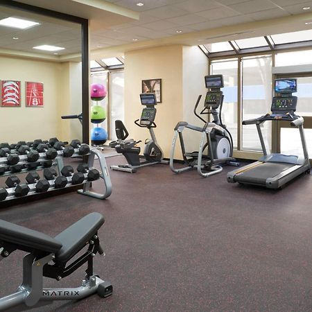 Towneplace Suites By Marriott Windsor Bagian luar foto