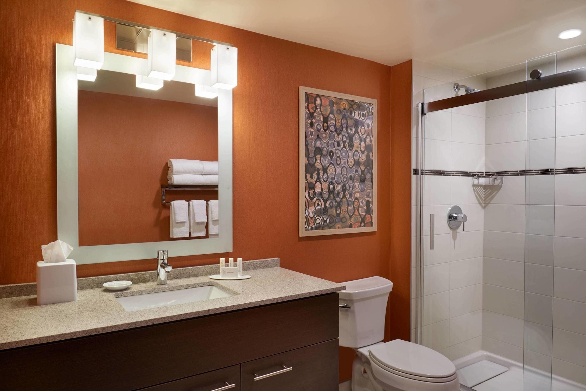 Towneplace Suites By Marriott Windsor Bagian luar foto
