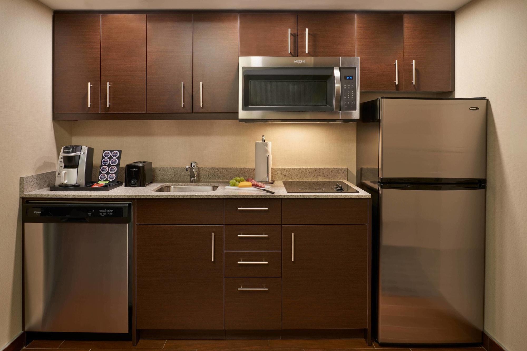 Towneplace Suites By Marriott Windsor Bagian luar foto