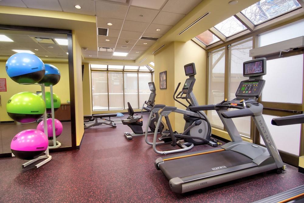 Towneplace Suites By Marriott Windsor Bagian luar foto