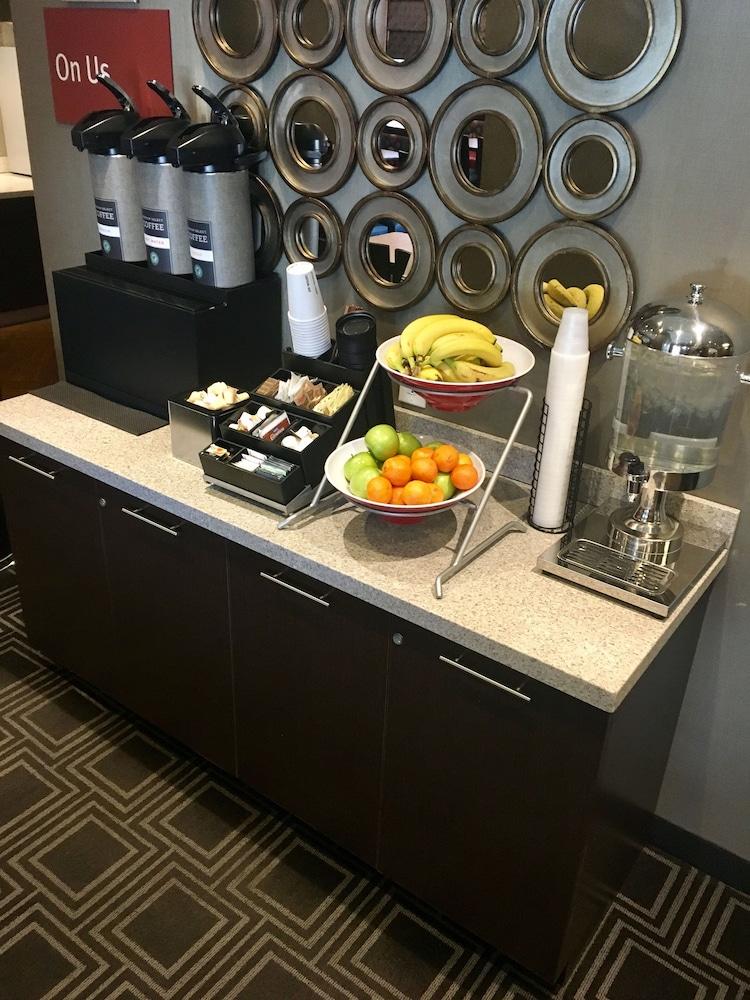 Towneplace Suites By Marriott Windsor Bagian luar foto