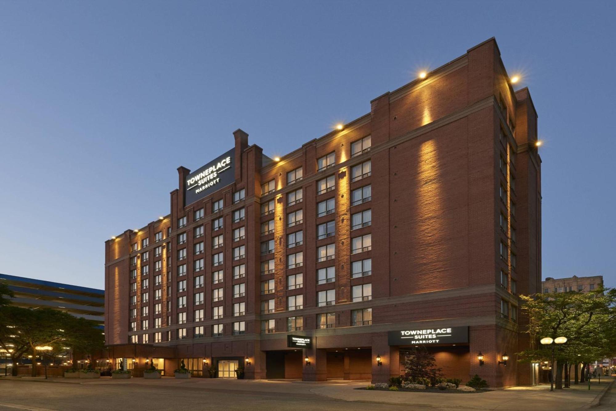 Towneplace Suites By Marriott Windsor Bagian luar foto