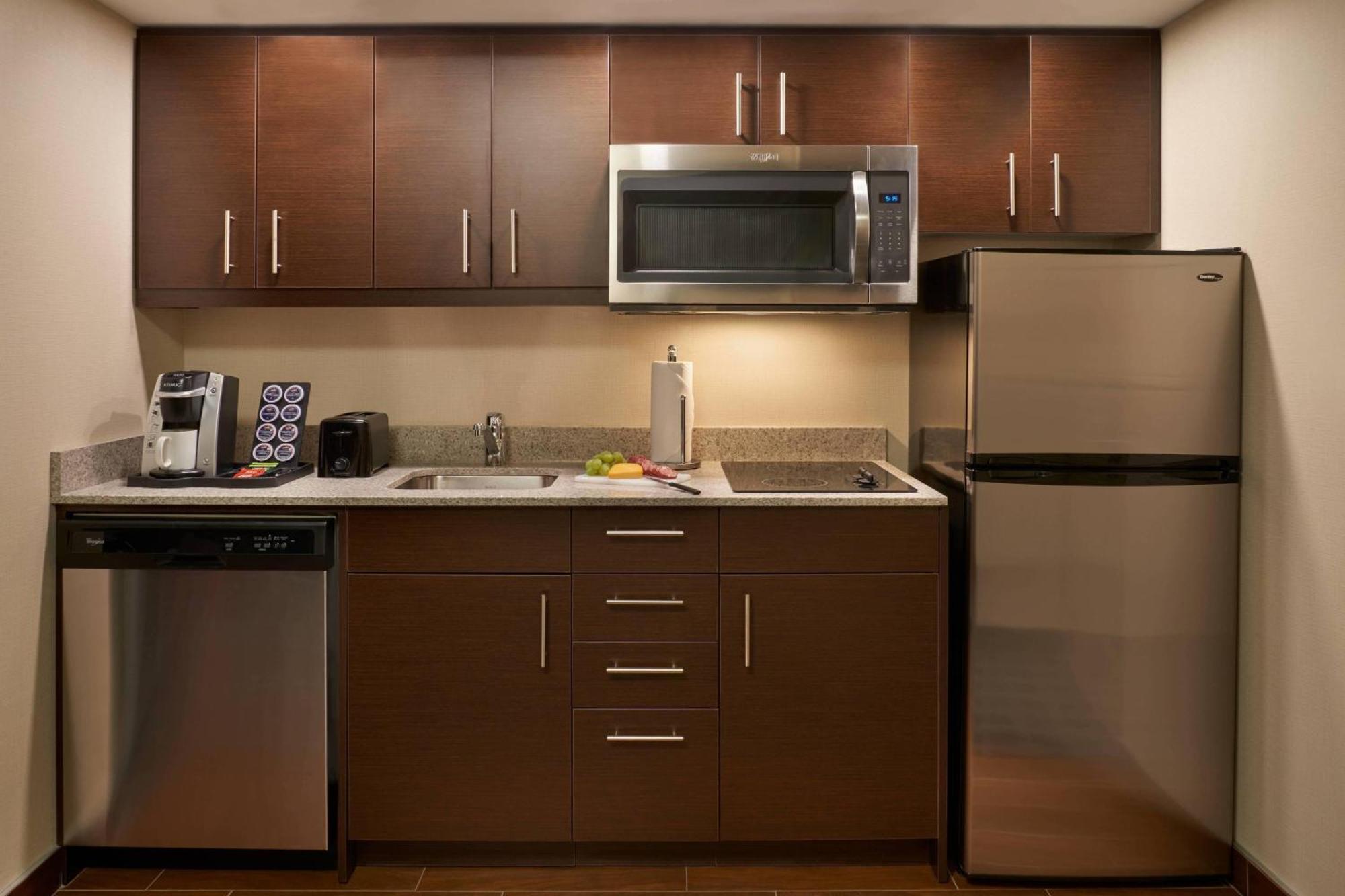 Towneplace Suites By Marriott Windsor Bagian luar foto