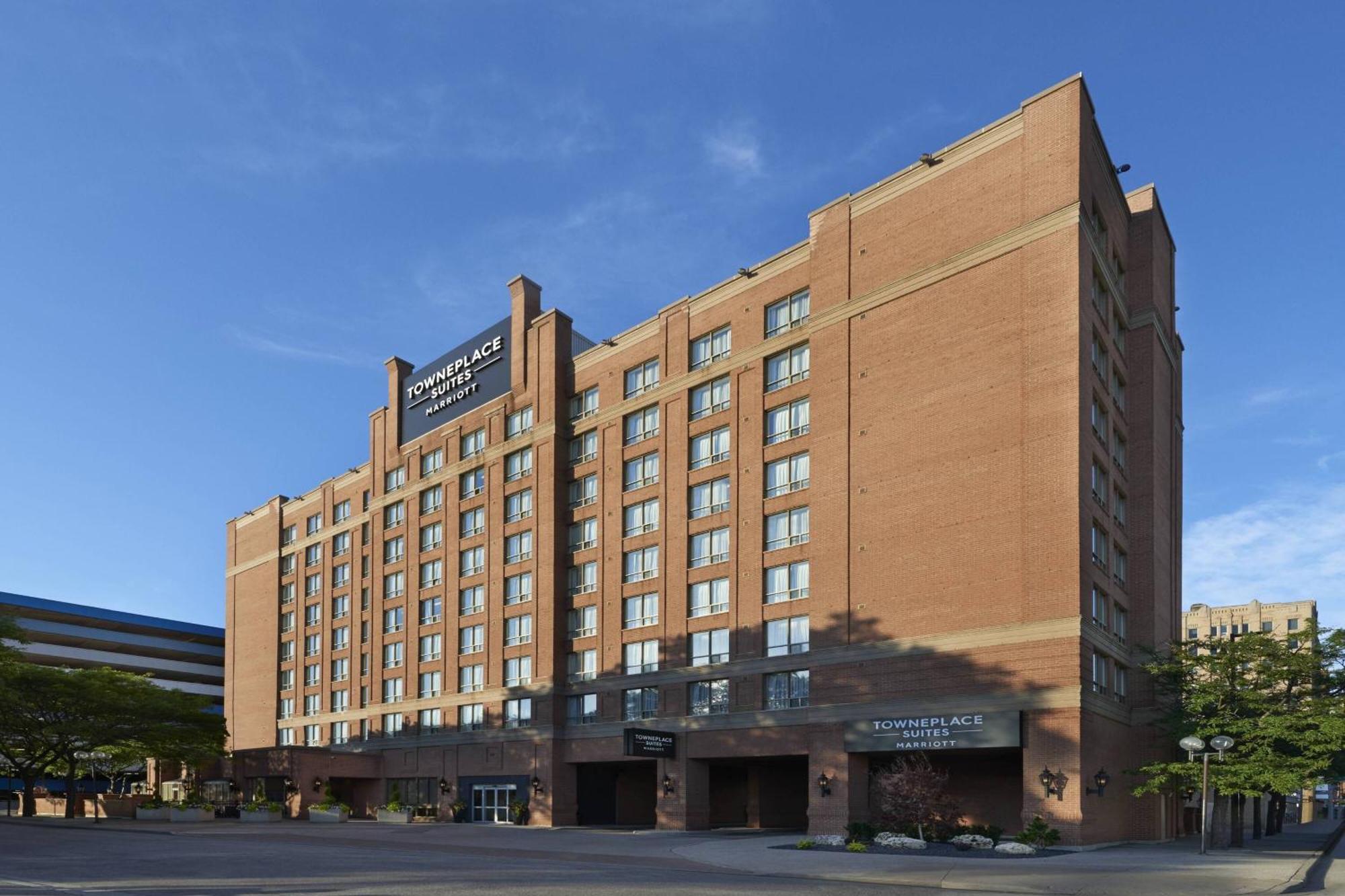 Towneplace Suites By Marriott Windsor Bagian luar foto