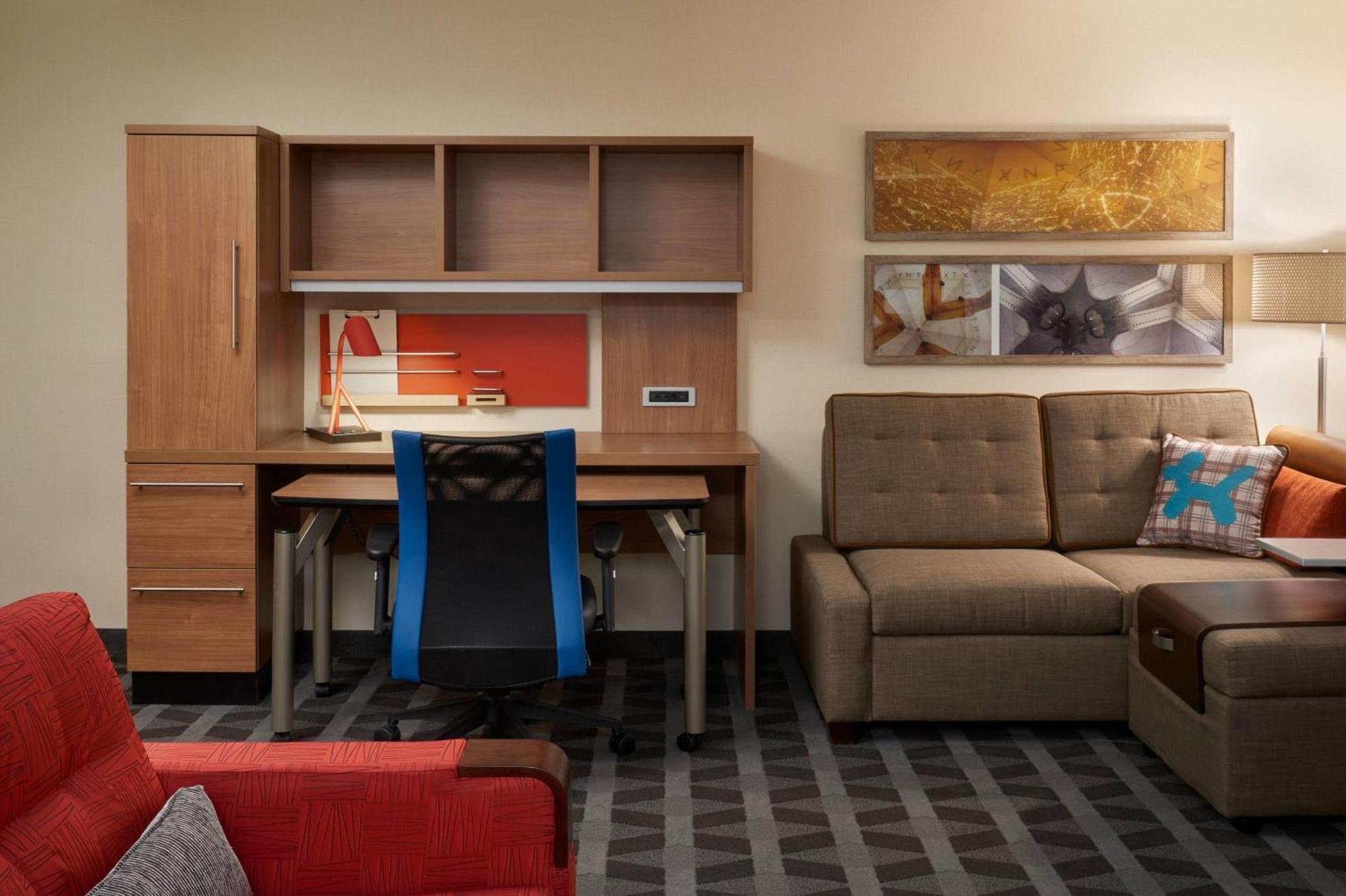 Towneplace Suites By Marriott Windsor Bagian luar foto