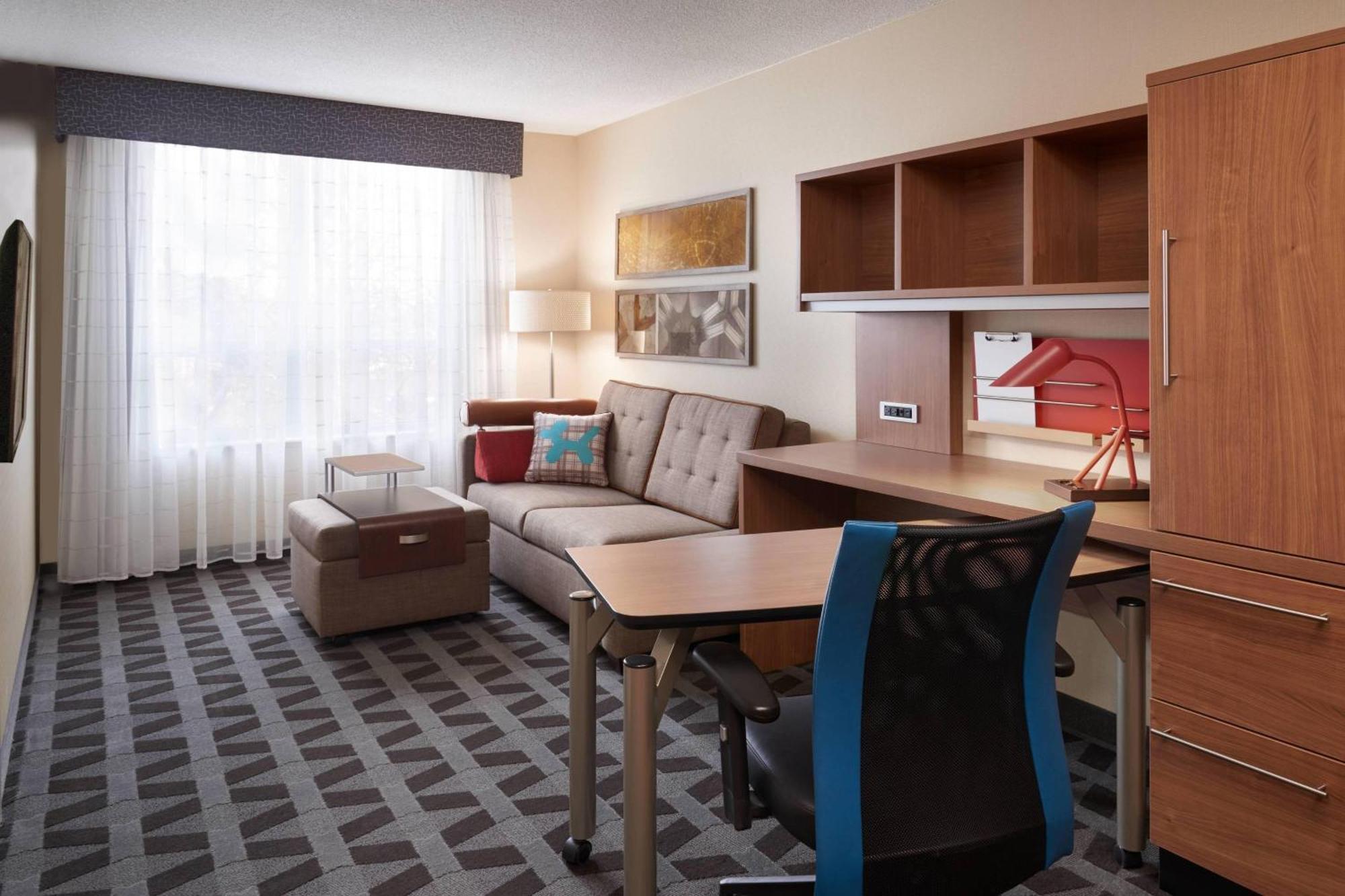 Towneplace Suites By Marriott Windsor Bagian luar foto