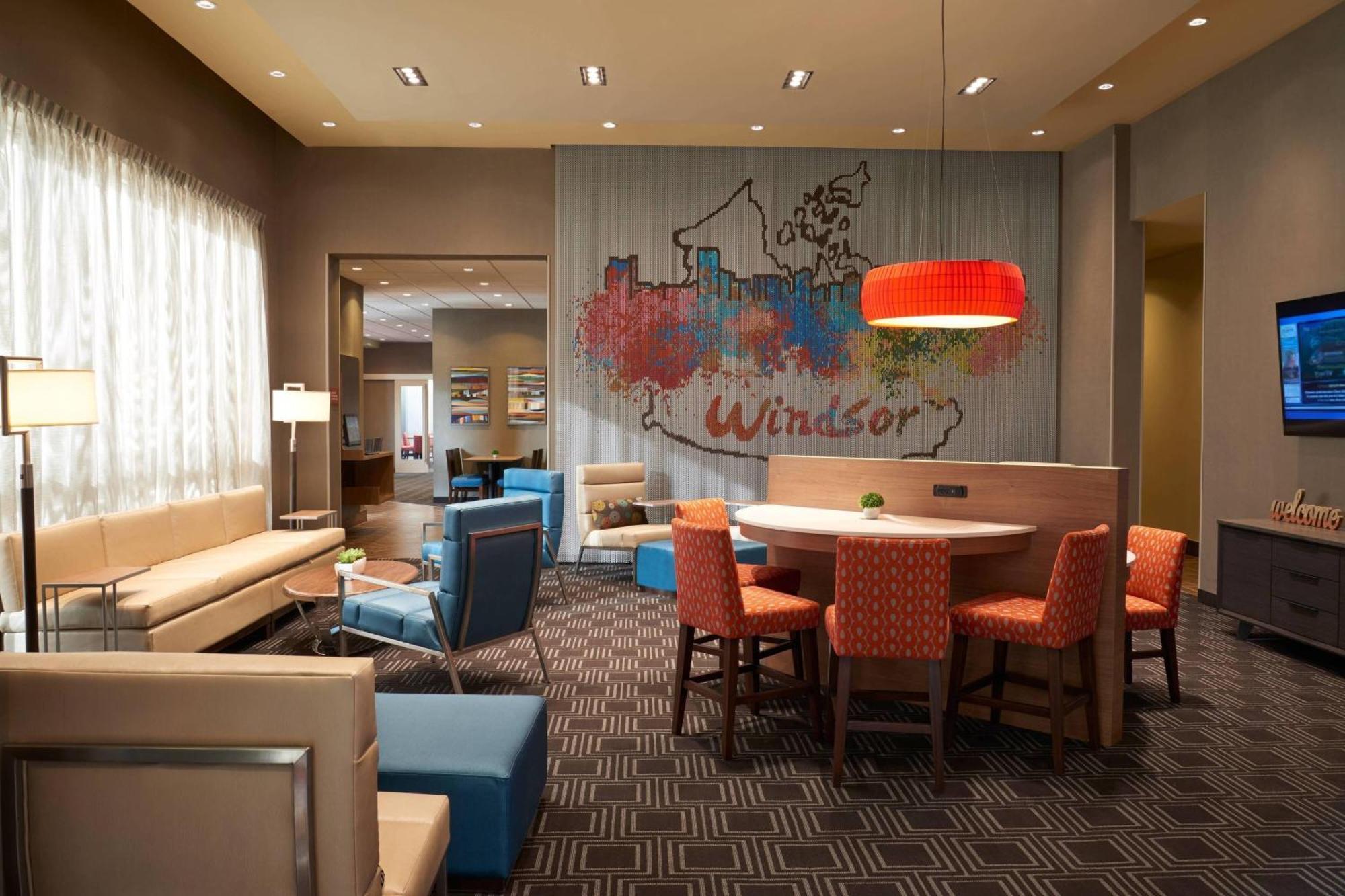 Towneplace Suites By Marriott Windsor Bagian luar foto