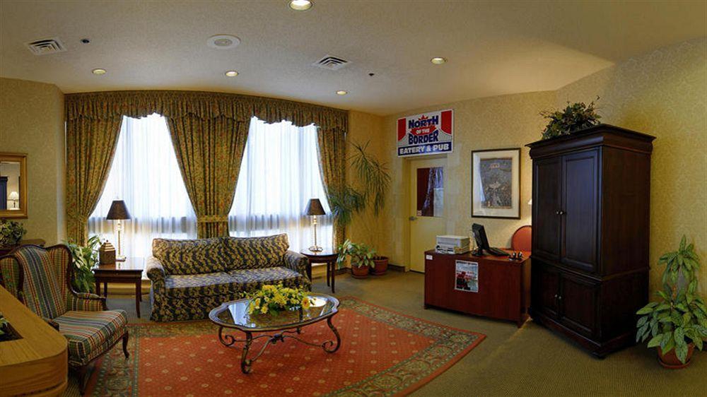 Towneplace Suites By Marriott Windsor Bagian luar foto