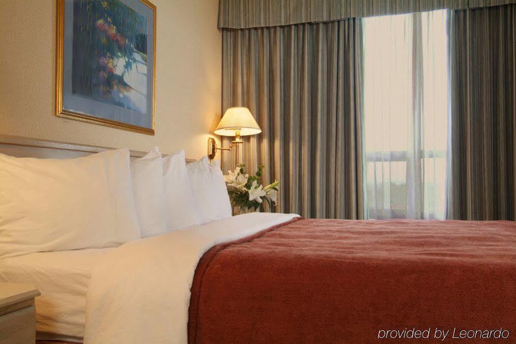 Towneplace Suites By Marriott Windsor Bagian luar foto