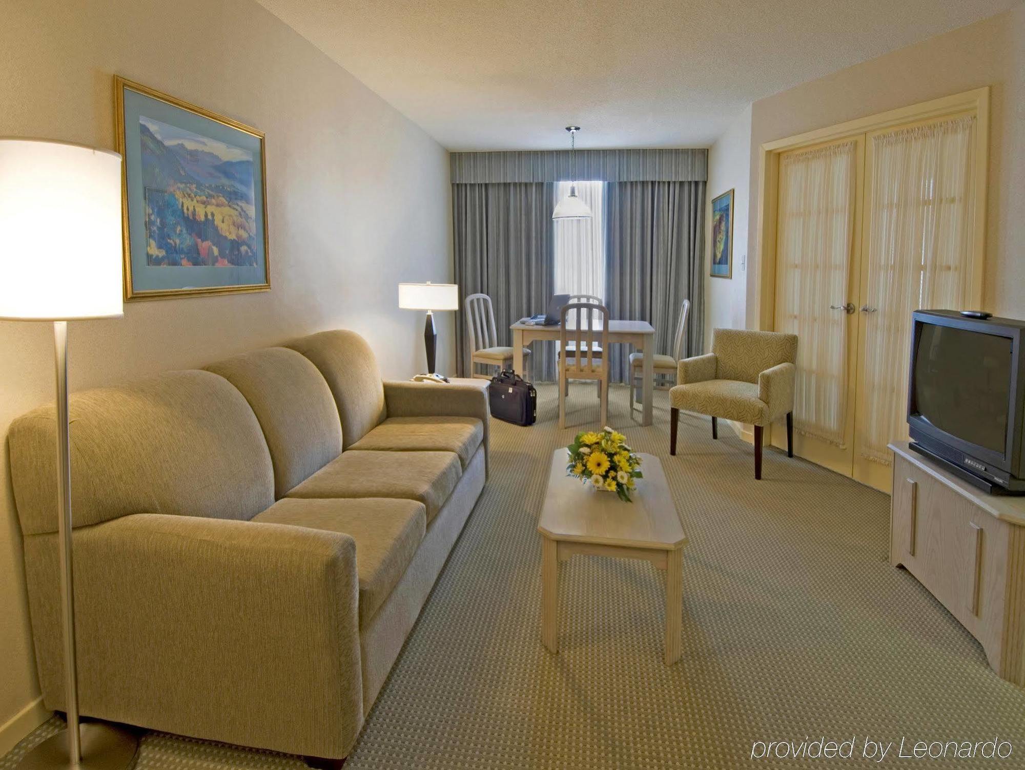 Towneplace Suites By Marriott Windsor Bagian luar foto